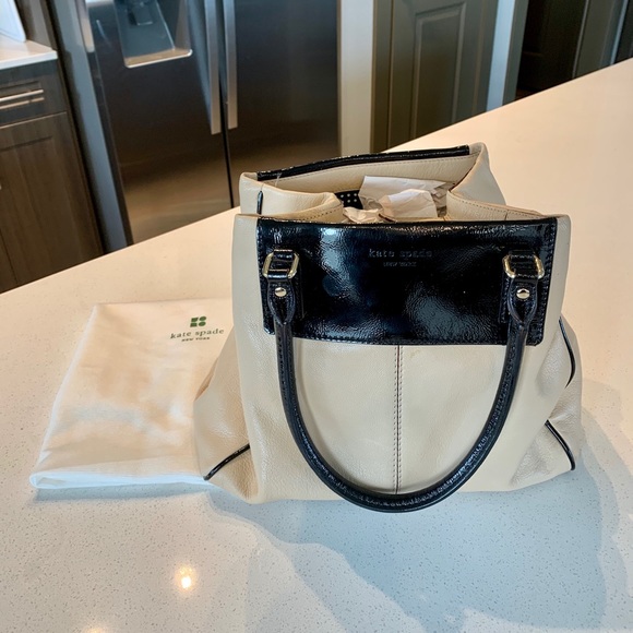 kate spade Handbags - Kate Spade Black & Tan Patent Leather Bag